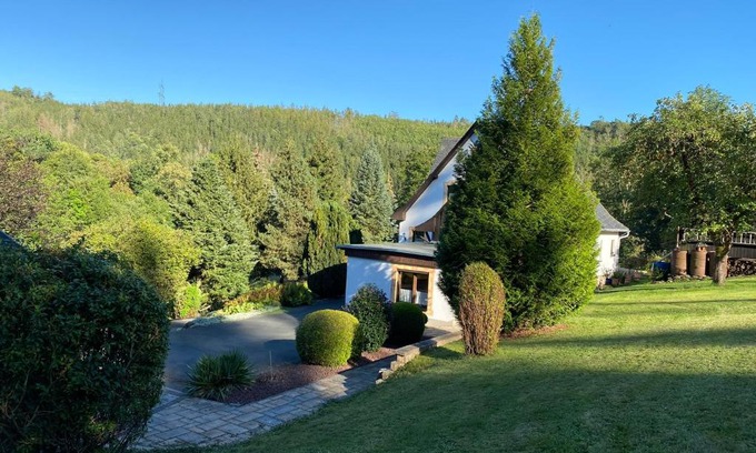 Ziegenrueck Apartment | Pet-Friendly Ferienwohnung Sylvia-Marie for Family Getaways