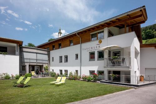 Ramsau im Zillertal Apartment | Cozy Ferienwohnung Taschler with Oceanfront Views