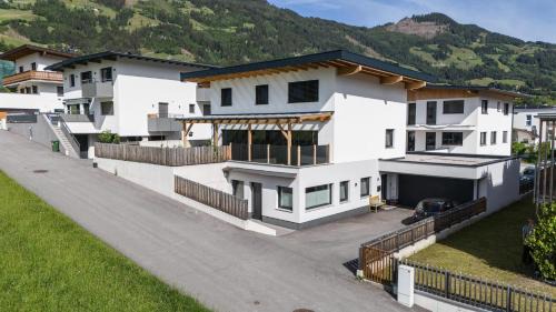 Fuegen Apartment | Family-Friendly Retreat at Ferienwohnung Taferl Awaits