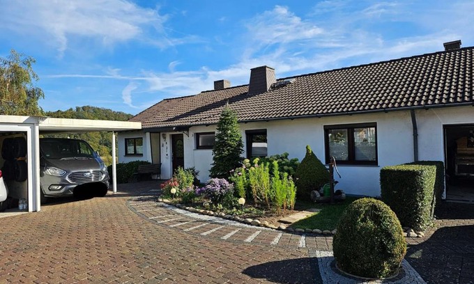Ahnatal Apartment | Welcoming Ferienwohnung Talblick - Child Friendly Retreat