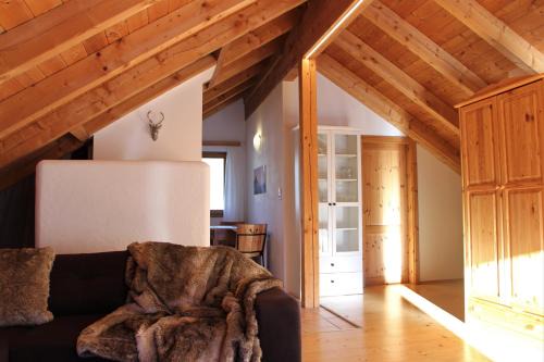 Pflach Apartment | Experience Oceanfront Bliss at Ferienwohnung Tauernblick