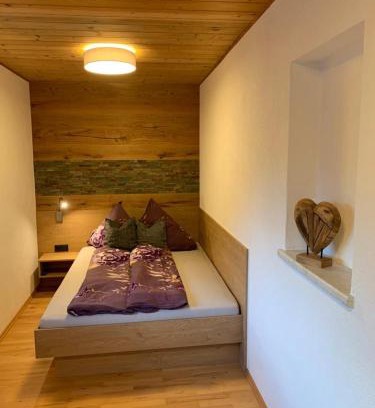 Landeck Apartment | Exceptional Ferienwohnung Tirol - Pet & Child Friendly Stay