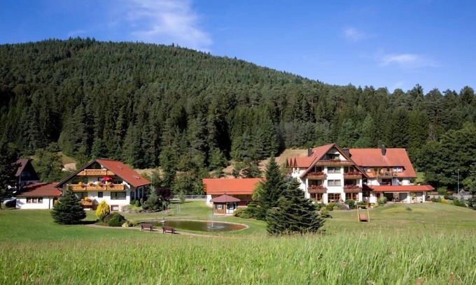 Tonbach Apartment | Guest Rated 10/10: Cozy Apartment with Kitchen & Breakfast