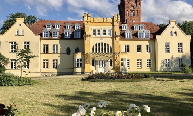 Lelkendorf Apartment | Cozy Ulrichshusen Retreat: Pet-Friendly & Family-Oriented