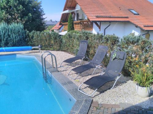 Gottesgrun Apartment | Pet-Friendly Pension Gürtler with Oceanfront Pool & Dining