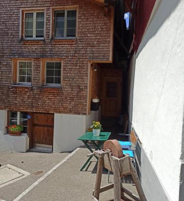 Goeschenen Apartment | Guest Rated 9.6: Ferienwohnung Unterdorf - Family & Pet Friendly