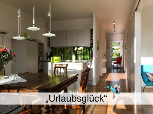 Insel Apartment | Bright Getaway: Relaxing Apartment with Lake View & Balcony