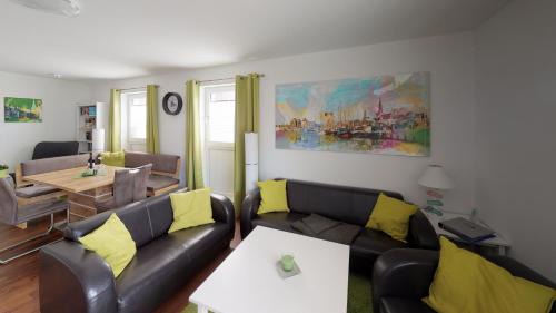 Alt Gaarz Apartment | Pet-Friendly Ferienwohnung Vellamo with Ocean View