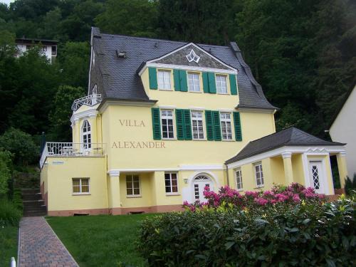 Bad Ems Villa | Relaxing Villa Alexander: 4-Star Oceanfront Retreat
