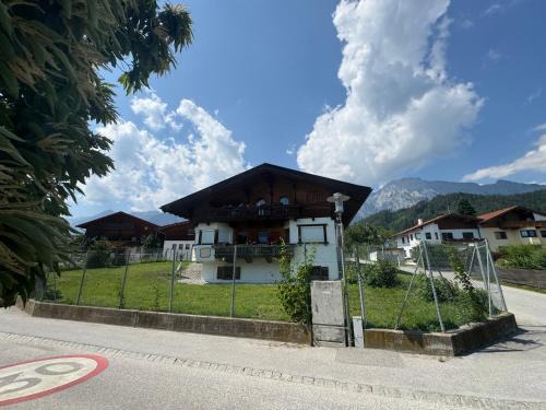Mils Apartment | Family-Friendly Ferienwohnung Volgger with Pet Amenities