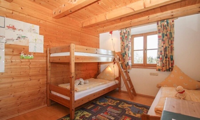 Traunstein Apartment | Relax in Ferienwohnung "Waldblick" with Kitchen & Wi-Fi