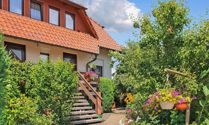 Muritz Apartment | Cozy 1 Bedroom Getaway in Scenic Waren (Müritz) with Spa