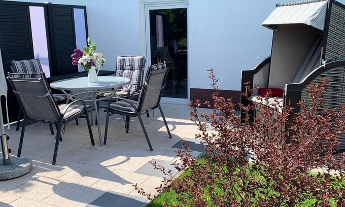 Barth House | Top-Rated Ferienwohnung Weidenblick with Ocean View Pool
