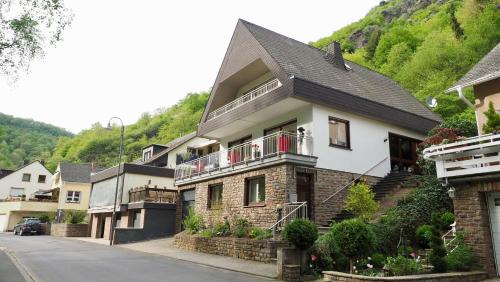Moselkern Apartment | Family-Friendly Ferienwohnung Weirich with Top Reviews