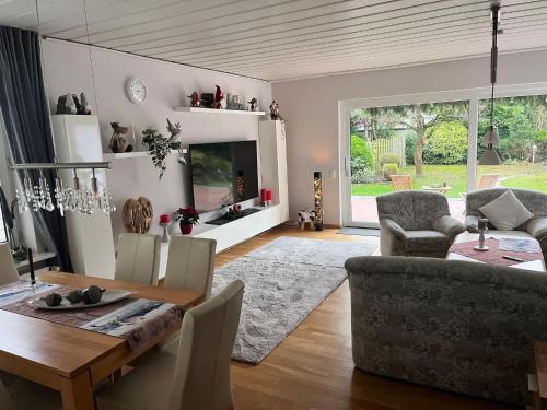 Nordenham House | Weserperle: Oceanfront Retreat with Family-Friendly Amenities