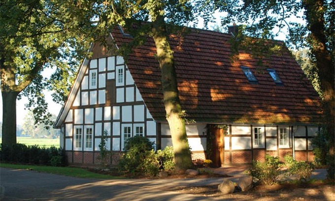 Badbergen Apartment | Pet-Friendly Ferienwohnung Wildrose with Top Guest Ratings