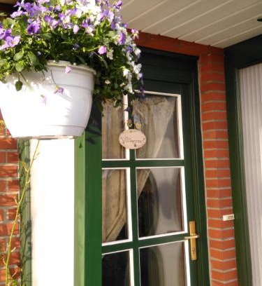 Brinjahe Apartment | Pet Friendly Retreat: Ferienwohnung Wisbek with Top Amenities