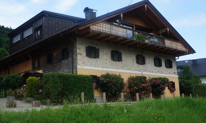 Unterach am Attersee Apartment | Beachfront Retreat at Ferienwohnung Woferlbauer - Rated 9/10