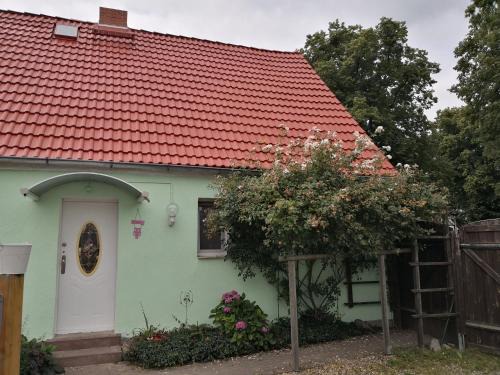 Klein Ziethen Apartment | Cozy Ferienwohnung Wroblewsky: Pet Friendly & Family Fun