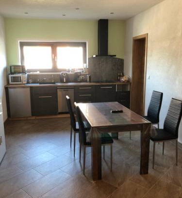 Treuen Apartment | Budget-Friendly Ferienwohnung Zeitler: Child Friendly Getaway