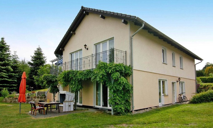 Hohensee Apartment | Cozy Ferienwohnung in Zemitz with Breakfast & Family Amenities