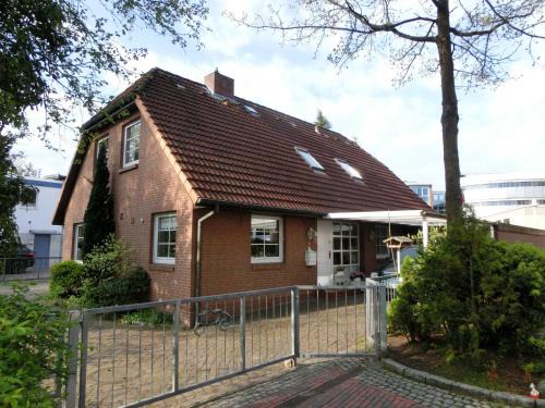 Buxtehude Apartment | Pet-Friendly Retreat in Buxtehude's City Center