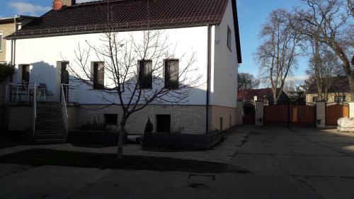 Zossen Apartment | Child-Friendly Ferienwohnung Zossen with Kitchen Access