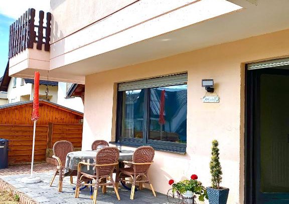Bremm Apartment | Exceptional Ferienwohnung Zum König with Breakfast & Kitchen