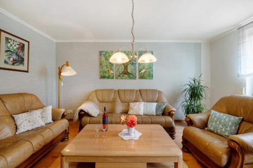 Raversbeuren Apartment | Family-Friendly Retreat at Ferienwohnung 'zum Moseltal'