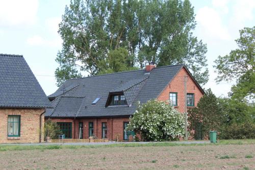 Groß Wokern Apartment | Discover Serenity at Ferienwohnung "Zum süßen Grund"