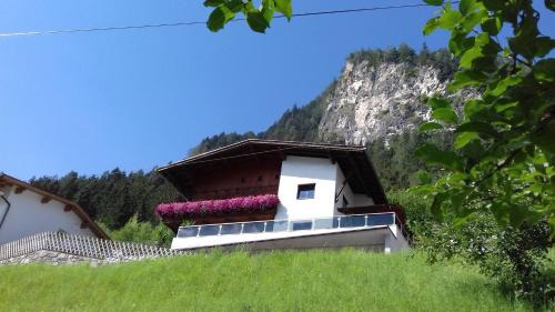 Hoarberg Apartment | Oceanfront Getaway at Ferienwohnung Zuppinger - 9/10 Rated