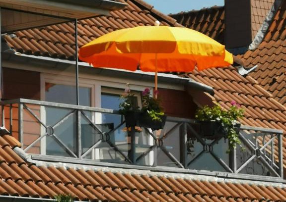 Winsen Apartment | Family-Friendly Ferienwohnung "Zur Biene" with High Ratings