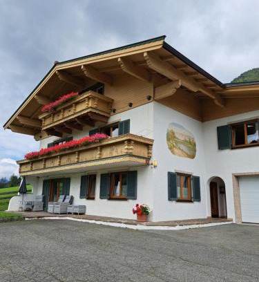 Flecken Apartment | Oceanfront Retreat: Ferienwohnungen am Lift 2 with Kids Welcome