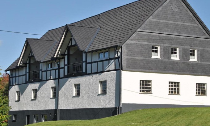 Gellinghausen Apartment | Child-Friendly Ferienwohnungen Übern Hof with Top Ratings
