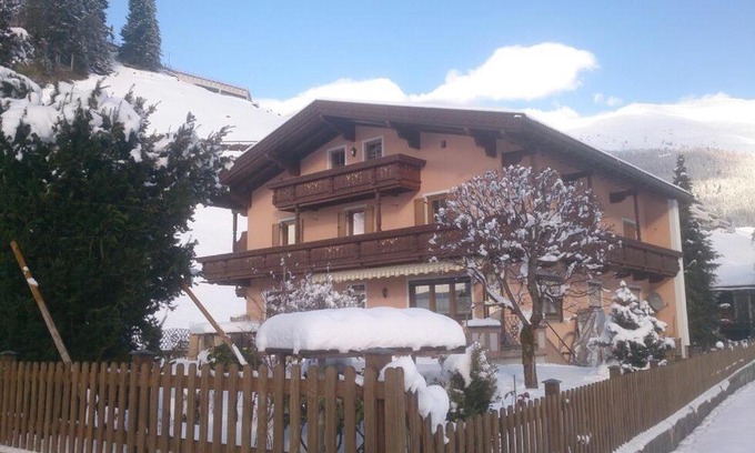 Vorderlanersbach Apartment | Discover Ferienwohnungen Andreas Hofer: Family-Friendly Retreat