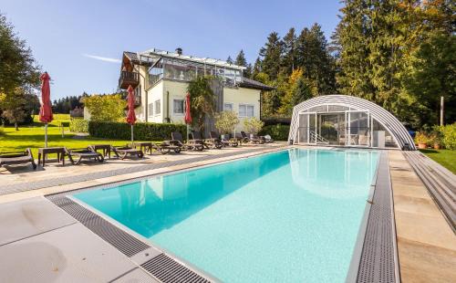 Scheidegg Apartment | Pet-Friendly Gästehaus Pension Bergwald with Ocean Views