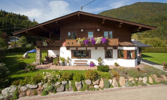 Kirchdorf in Tirol Apartment | Top-Rated Ferienwohnungen Schneider with Family-Friendly Perks