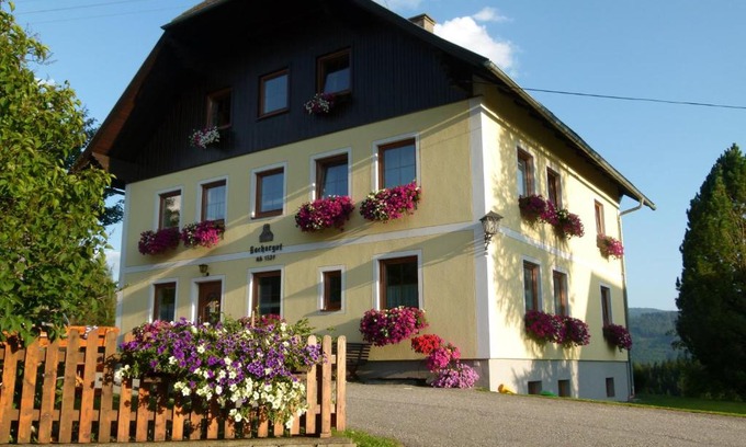 Mariapfarr Apartment | Pet-Friendly Retreat at Ferienwohnung Bachergut - 10/10 Rated