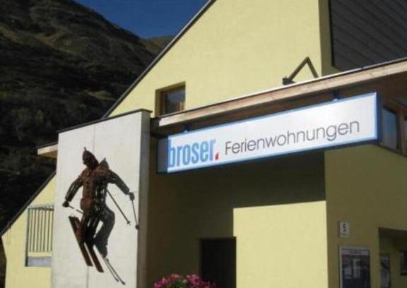 Obergurgl Apartment | Family-Friendly Ferienwohnungen Broser with Pet Amenities
