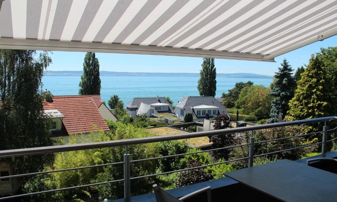 Hagnau Apartment | Relaxing Ocean View Retreat at Ferienwohnungen Der Loewen