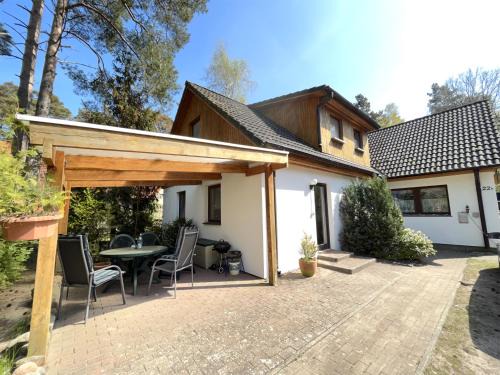 Neuhaus House | Pet-Friendly Ferienwohnungen Dierhagen with Kitchen Access