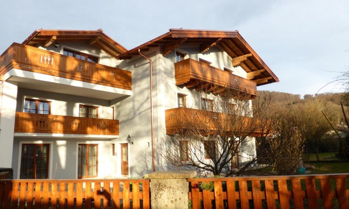 Aigen Apartment | Welcoming Ferienwohnungen Doktorwirt: Oceanfront Retreat
