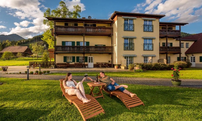Aflenz Land Apartment | Experience Oceanfront Comfort at Hotel Garni Dörflerwirt