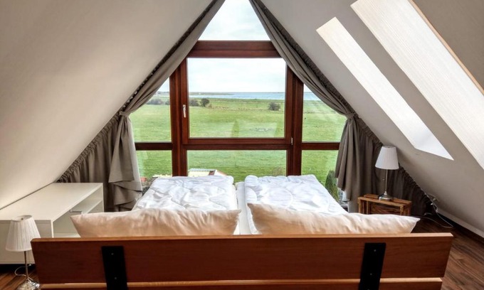 Maasholm Apartment | Oceanfront Retreat: Ferienwohnungen Kapitänskajüte & Ausguck