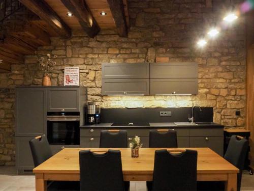 Idenheim Apartment | Ideal Ferienwohnungen Kohnshof with Hot Tub & 10/10 Ratings