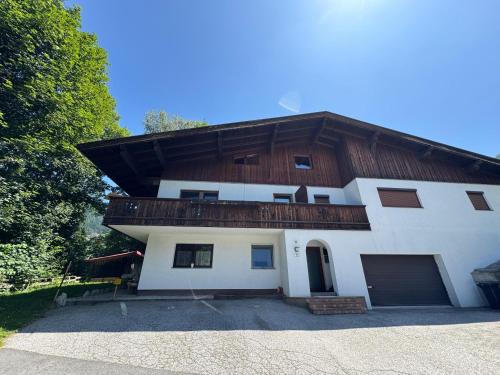 Hainzenberg Apartment | Cozy Ferienwohnungen Margret with Oceanfront Views