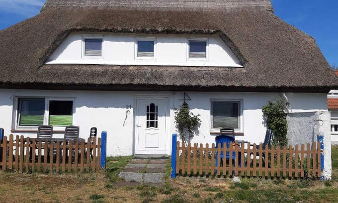 Hiddensee House | Family-Friendly Retreat at Ferienwohnungen Plogshagen