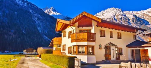 Huben Apartment | Discover Ferienwohnungen Stabentheiner: 8.5/10 Guest Favorite