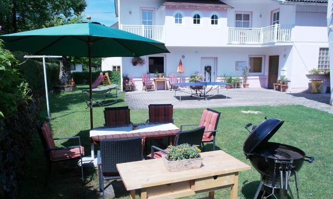 Sankt Kanzian am Klopeiner See Apartment | Pet-Friendly Ferienwohnungen Wassertheurer with Ocean Views