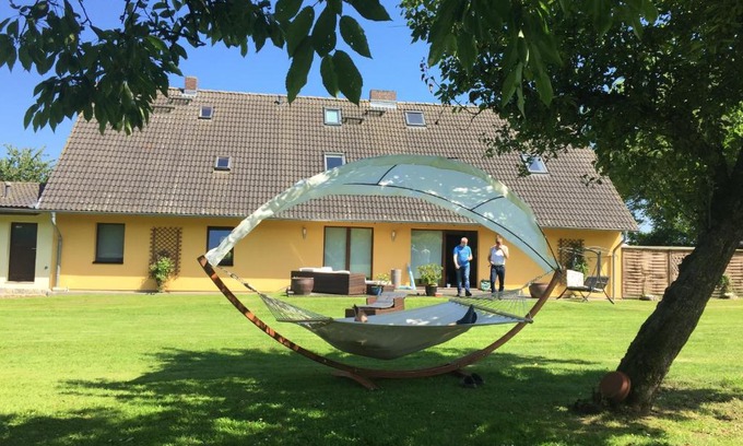 Lodmannshagen Apartment | Pet-Friendly Ferienwohnungen "Weitblick" & "Schwalbennest"